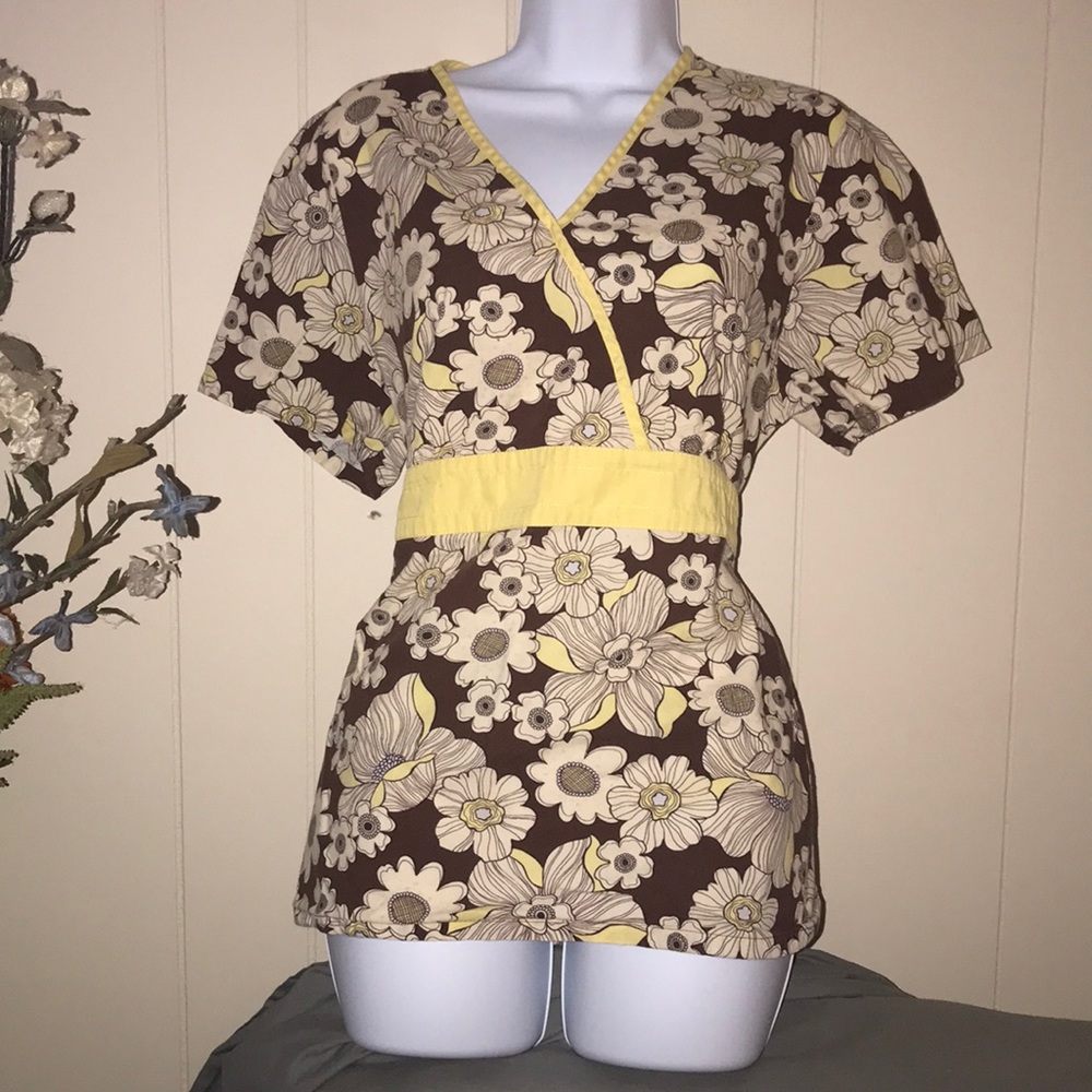 Cherokee scrub top